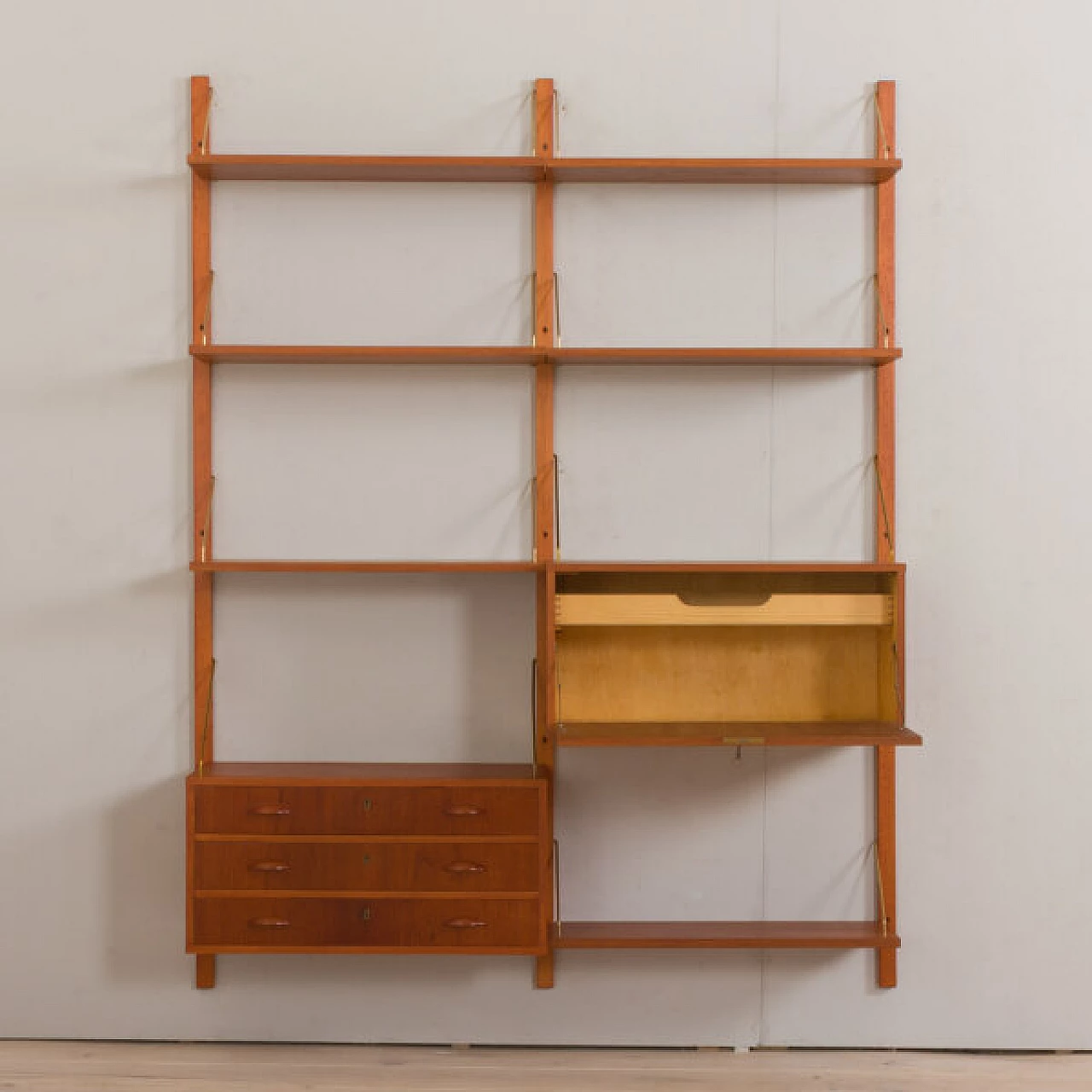 Pensile danese con scrivania in teak, anni '60 7