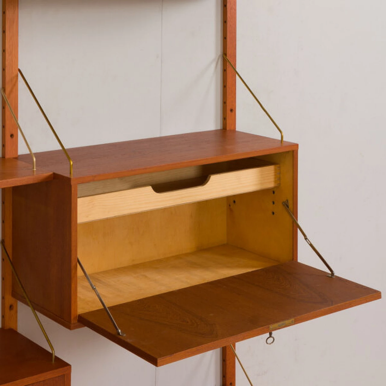 Pensile danese con scrivania in teak, anni '60 8