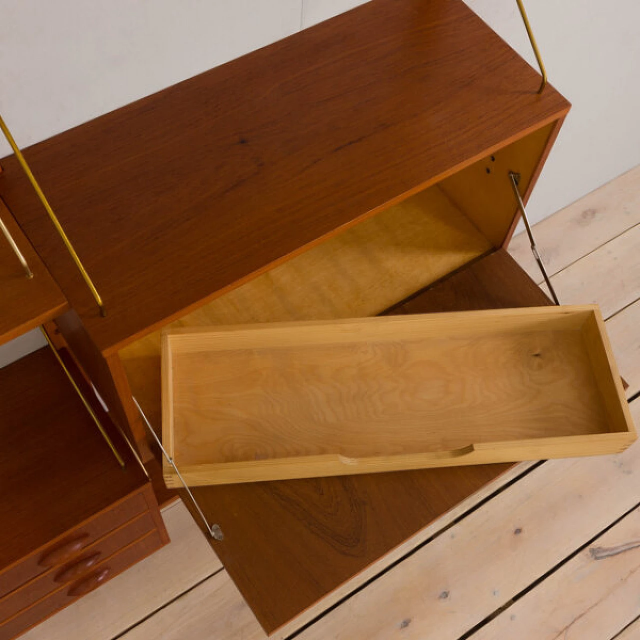 Pensile danese con scrivania in teak, anni '60 9