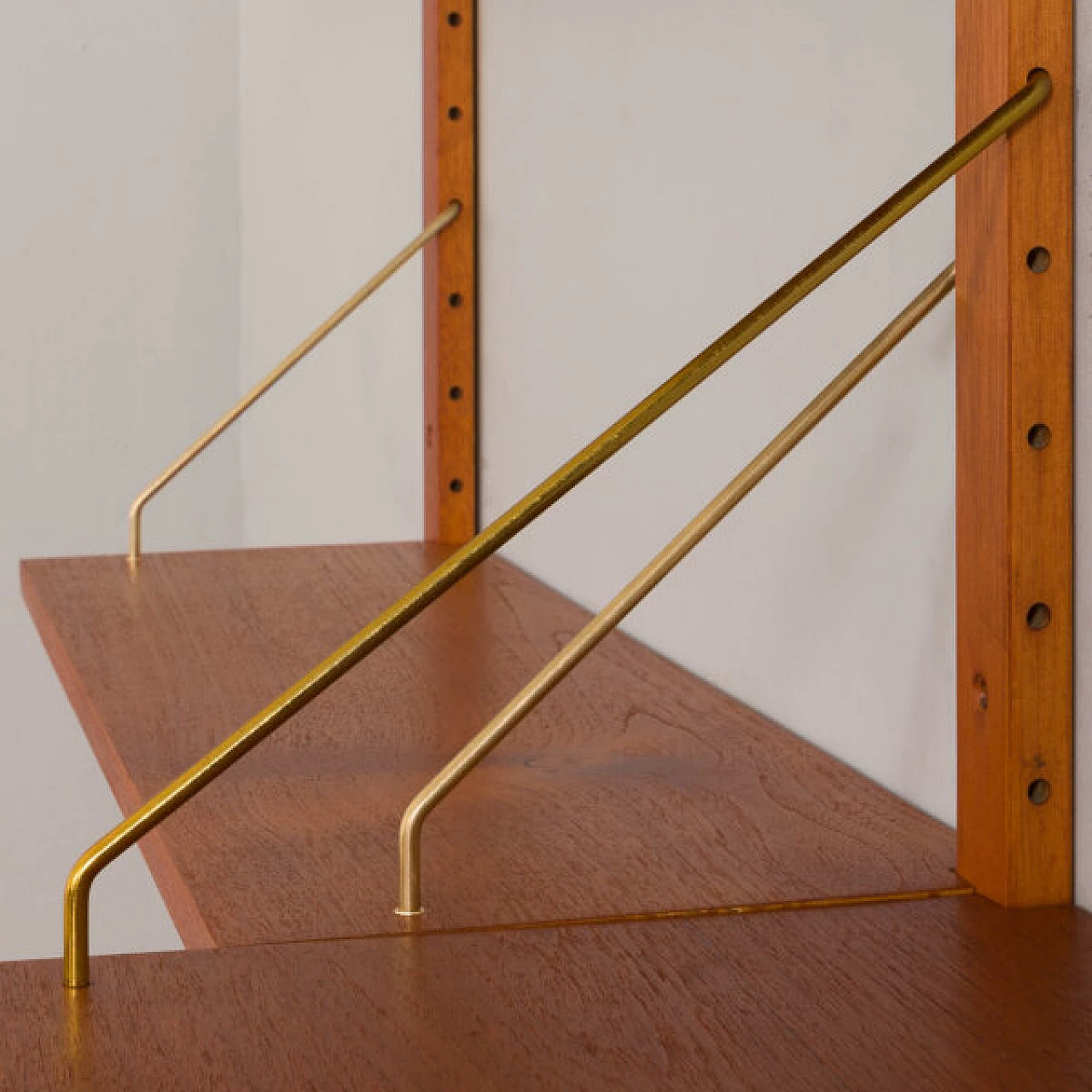 Pensile danese con scrivania in teak, anni '60 13