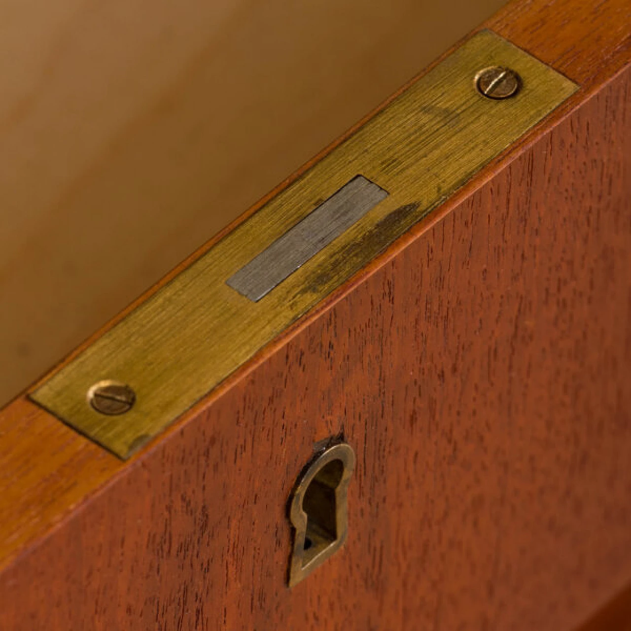 Pensile danese con scrivania in teak, anni '60 18