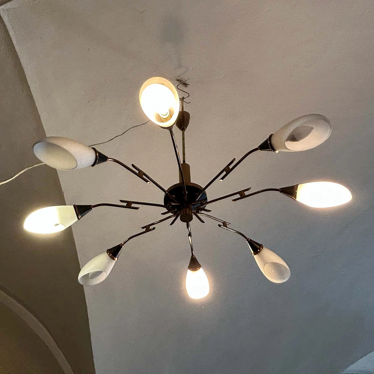 Lampadario a sei luci in ottone e vetro nello stile di Stilnovo, anni '60 3