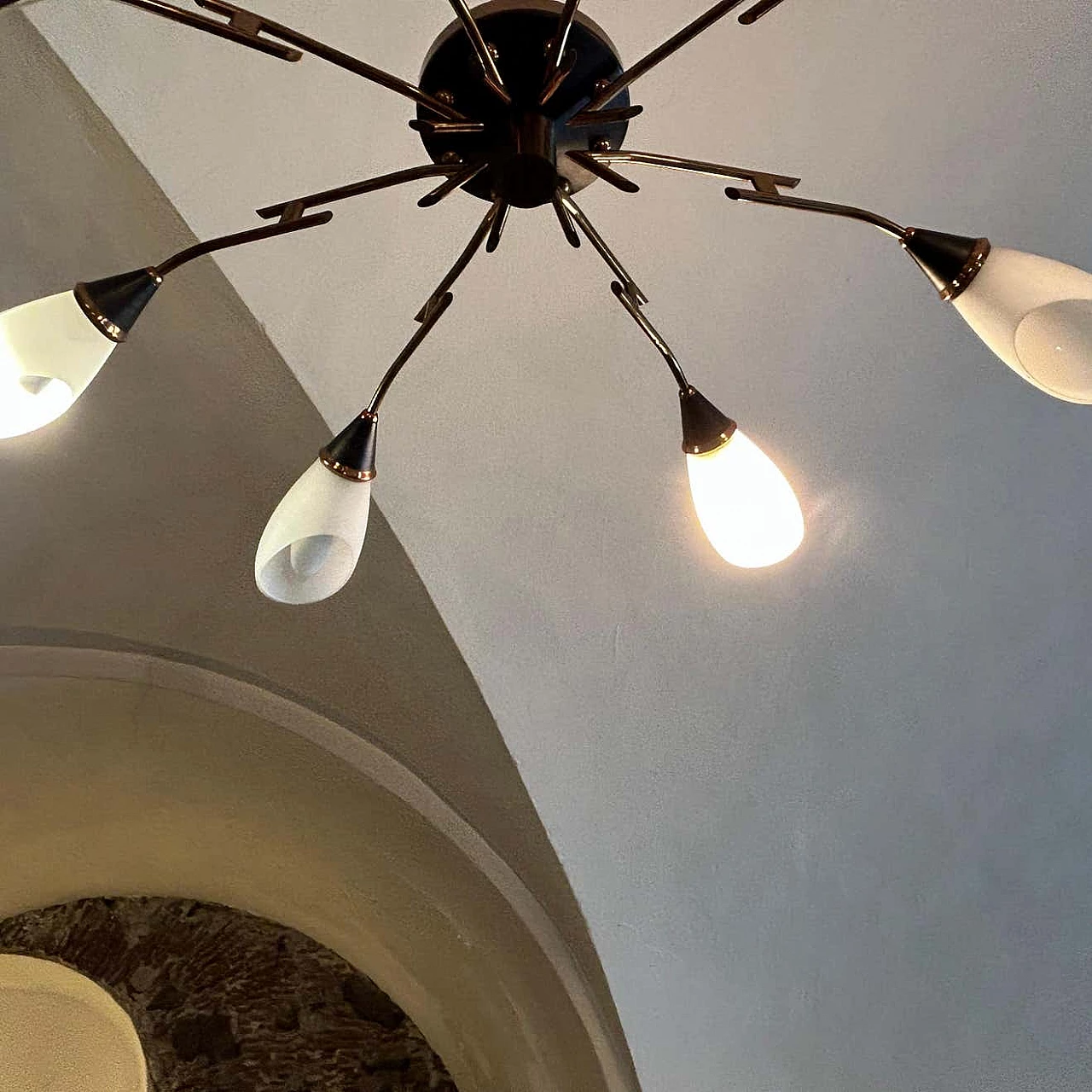 Lampadario a sei luci in ottone e vetro nello stile di Stilnovo, anni '60 5