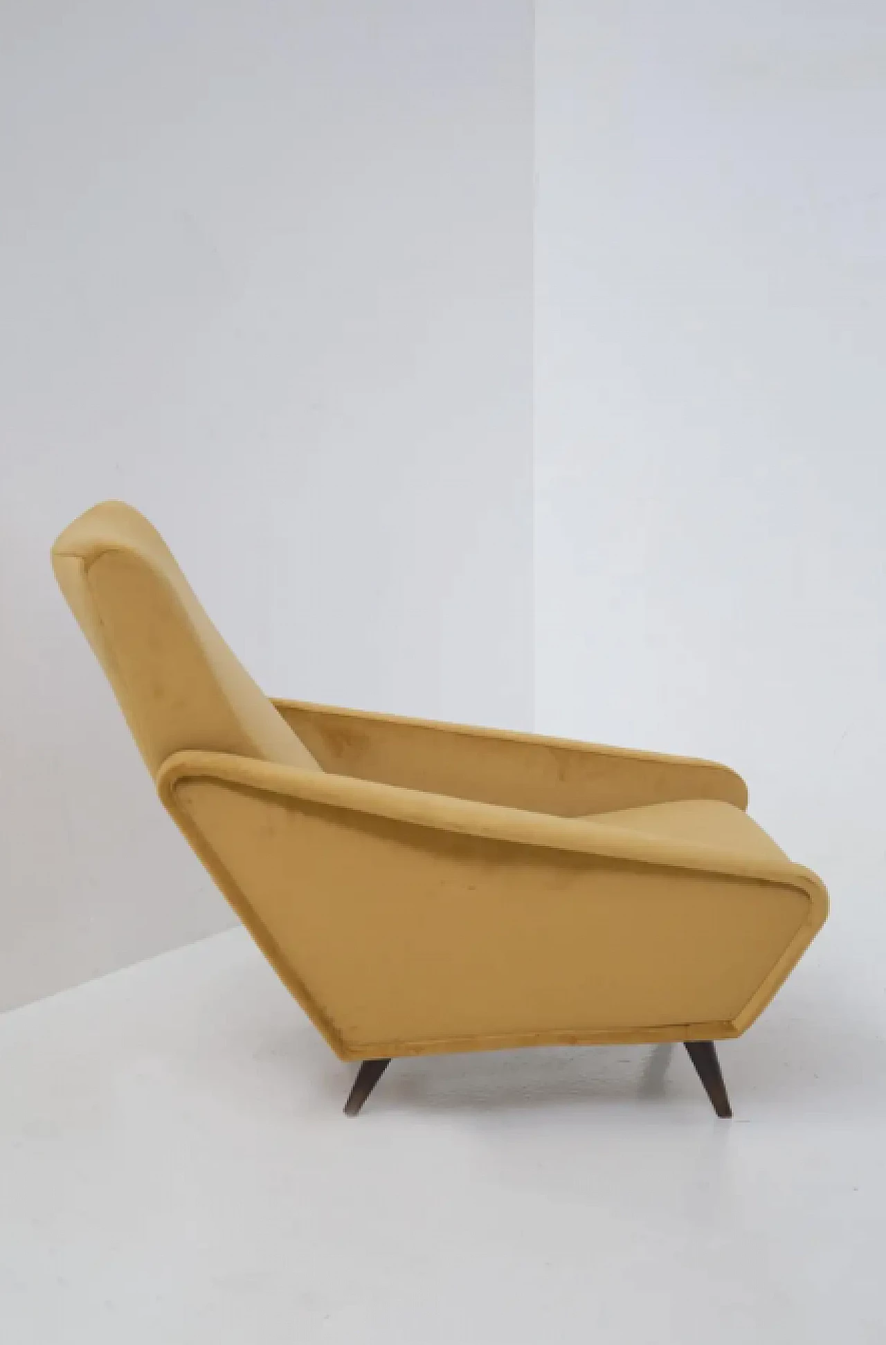 Coppia di poltrone in velluto giallo di Gio Ponti per Distex, anni '50 3
