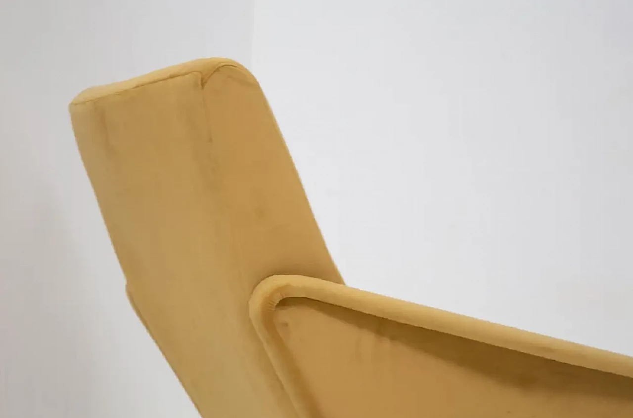 Coppia di poltrone in velluto giallo di Gio Ponti per Distex, anni '50 8