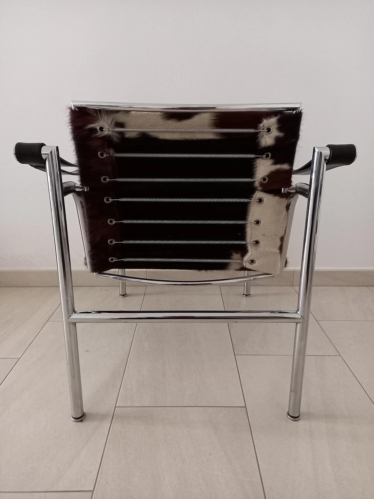 LC10 armchair in cowhide by Le Corbusier for Cassina, 1980s 7