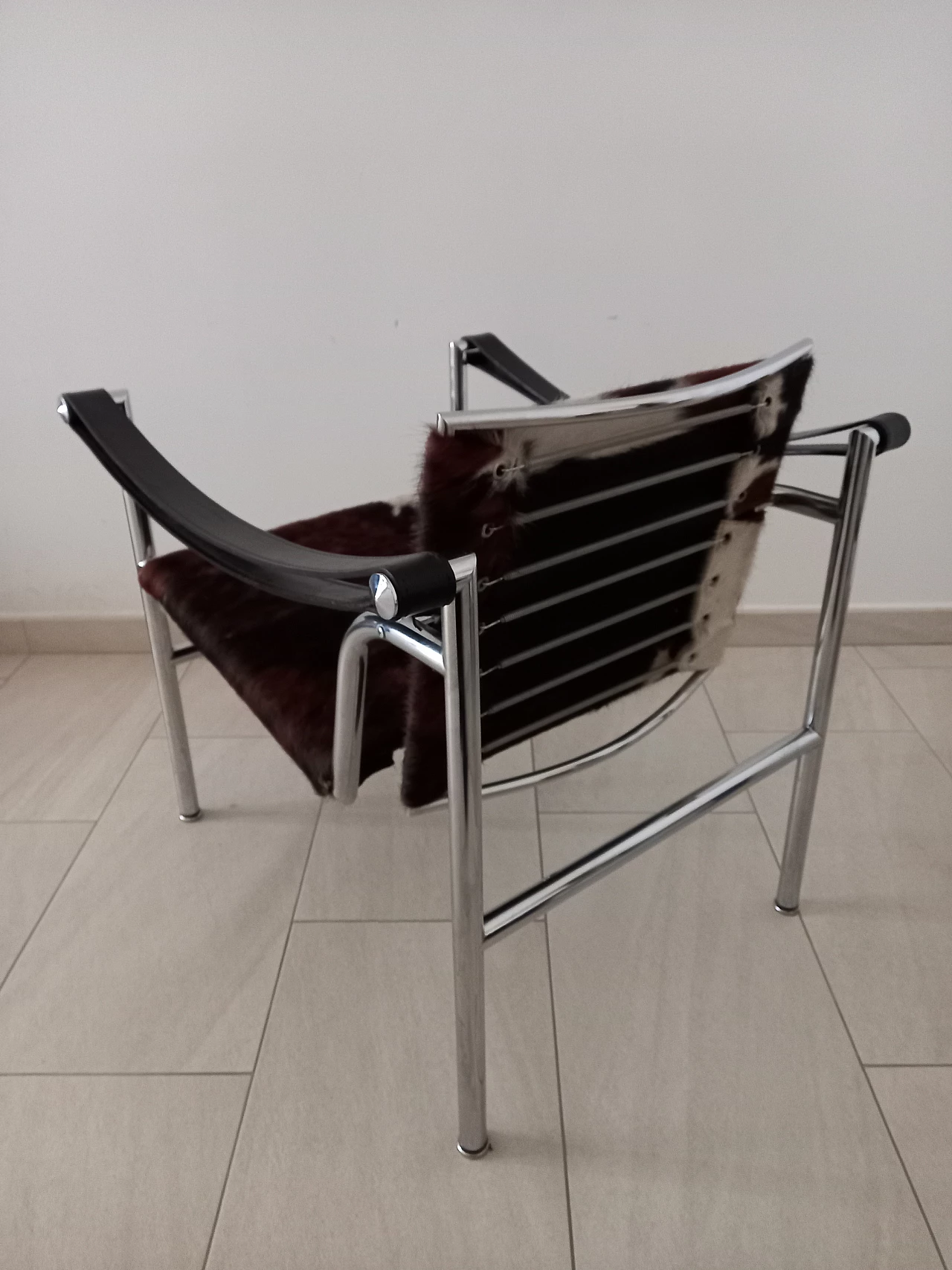 LC10 armchair in cowhide by Le Corbusier for Cassina, 1980s 8