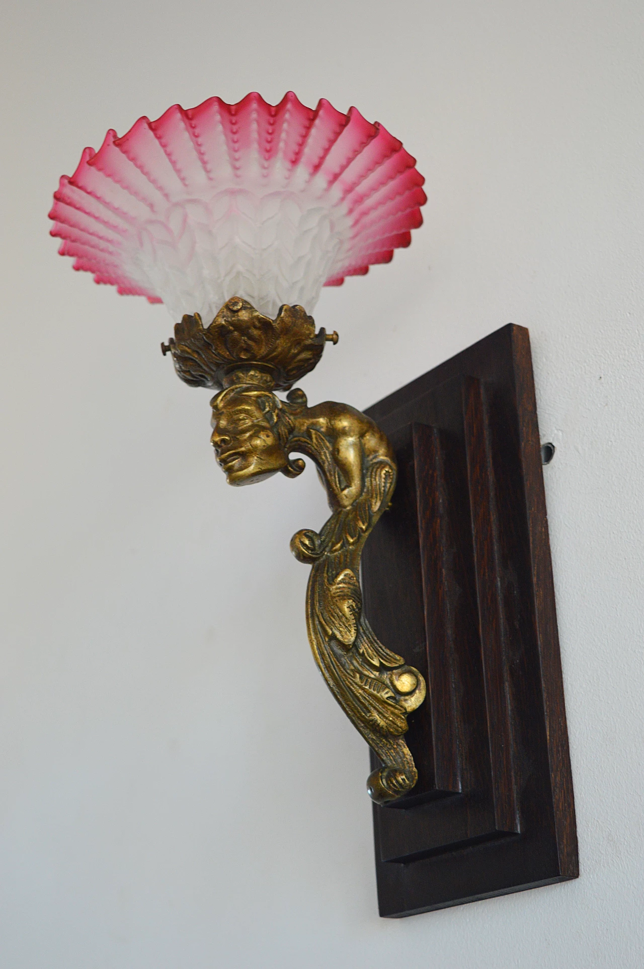 Coppia di applique Art Deco con gargoyle e basi in legno, anni '30 1