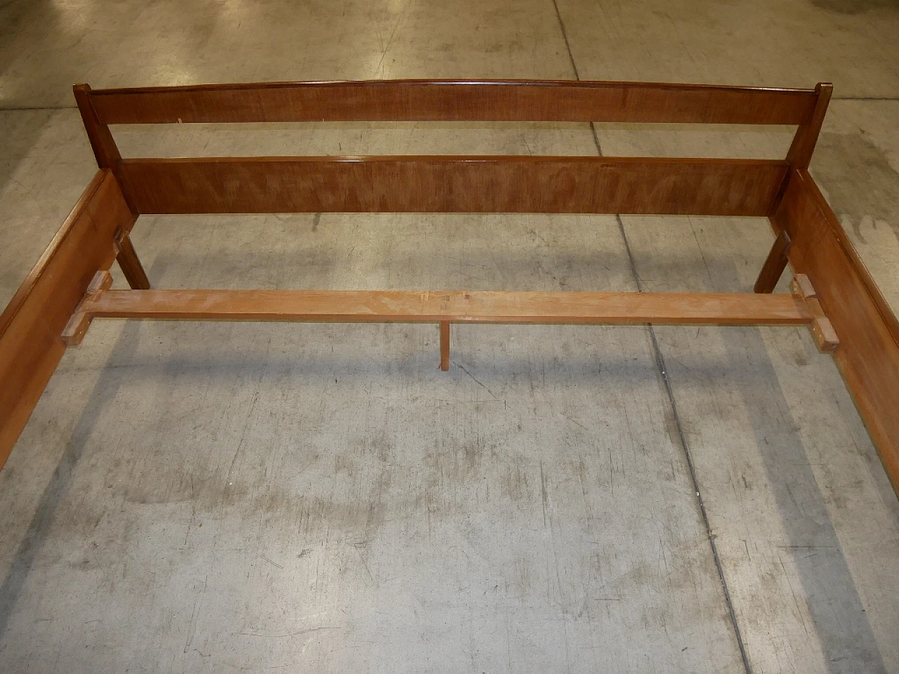 Double bed in teak veneer with leatherette headboard, 1960s 4