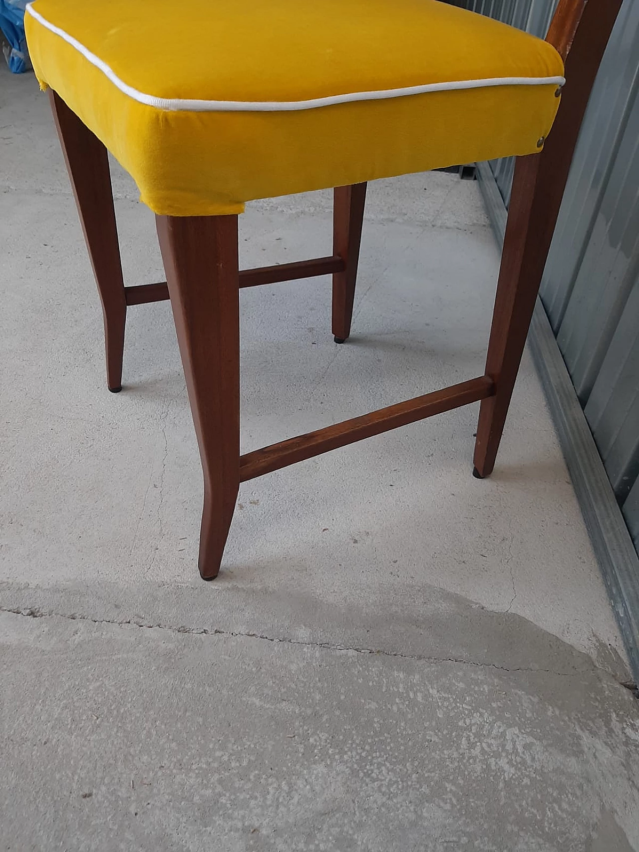4 Chairs in walnut and yellow velvet by Gio Ponti, 1950s 6