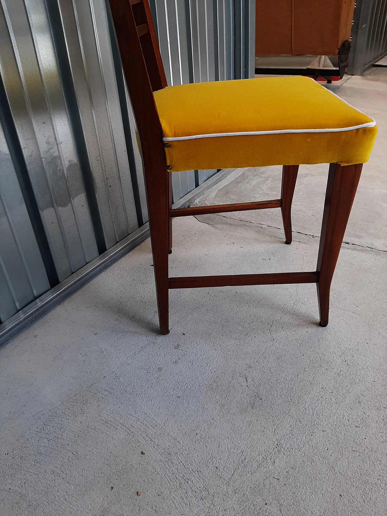 4 Chairs in walnut and yellow velvet by Gio Ponti, 1950s 7