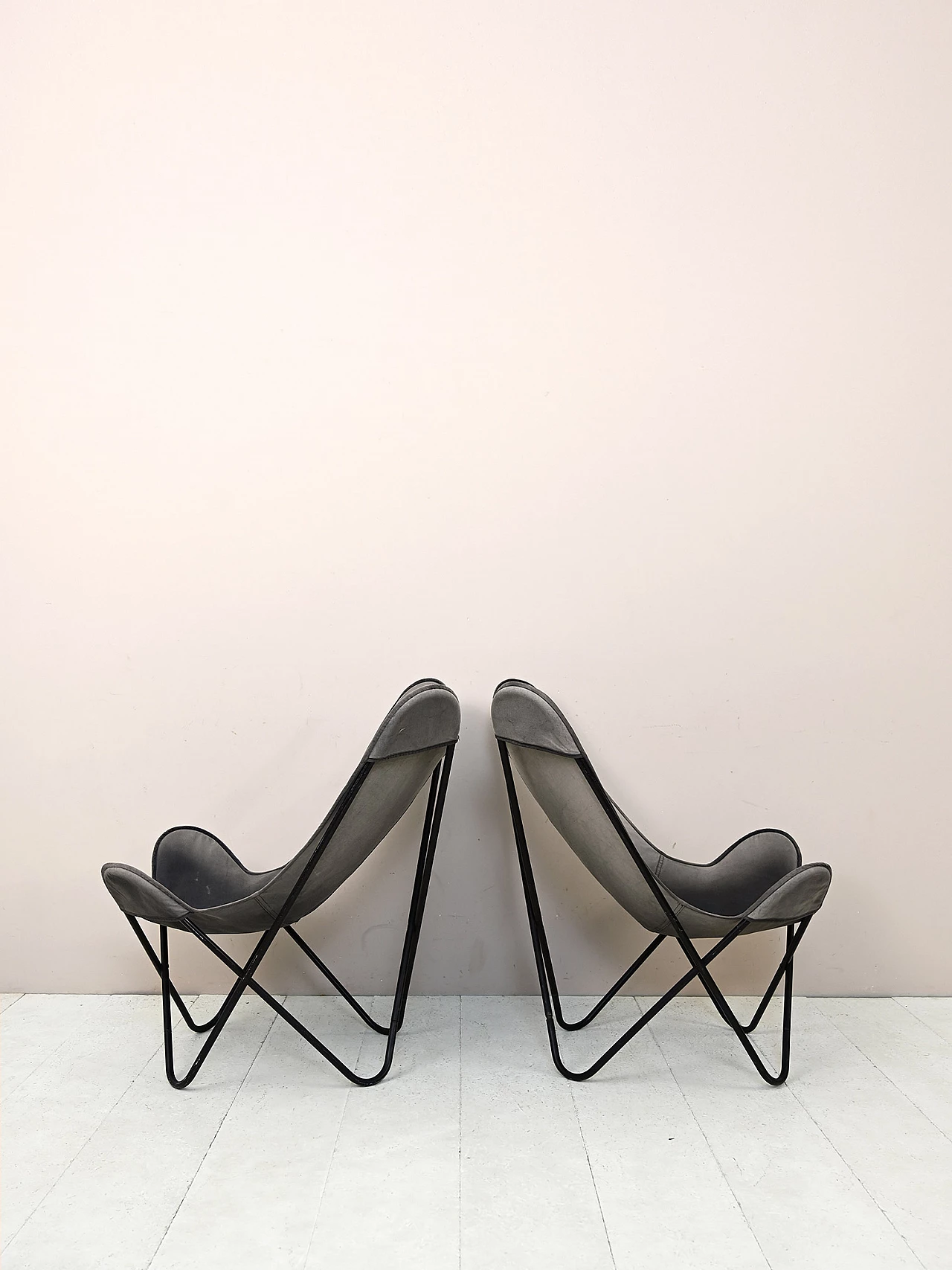 Coppia di sedie scandinave in metallo nero e tessuto, anni '70 1
