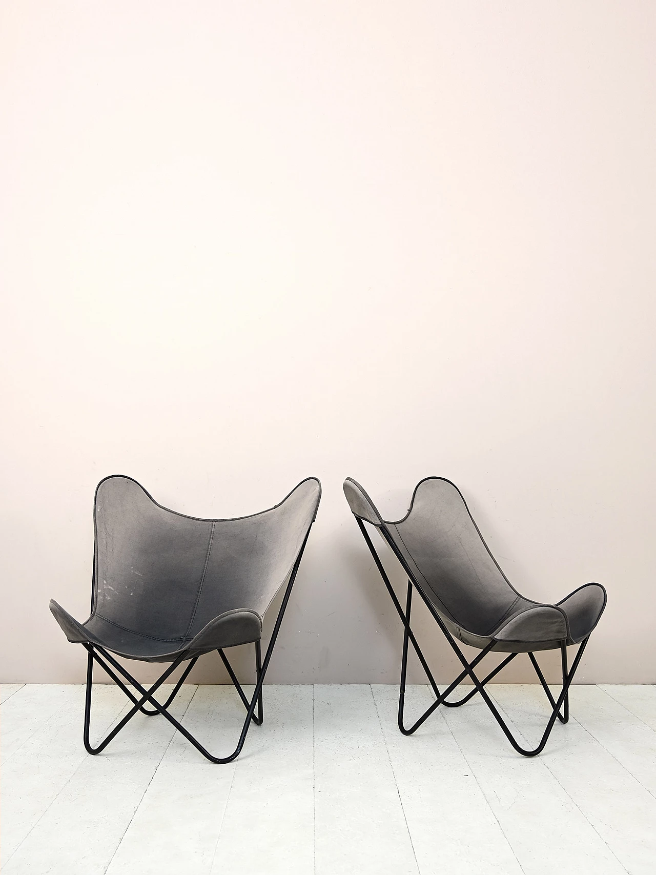 Coppia di sedie scandinave in metallo nero e tessuto, anni '70 2
