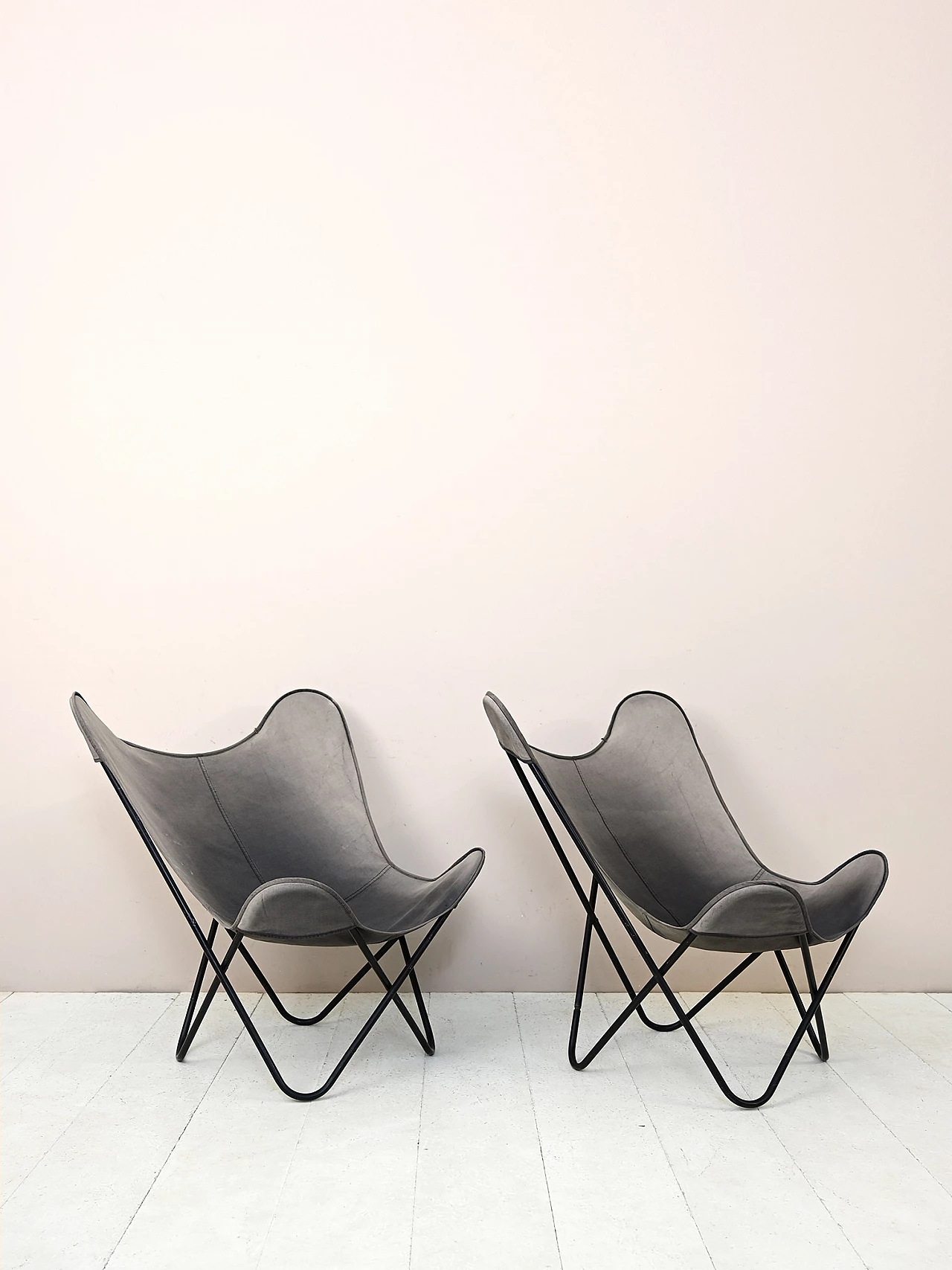 Coppia di sedie scandinave in metallo nero e tessuto, anni '70 3