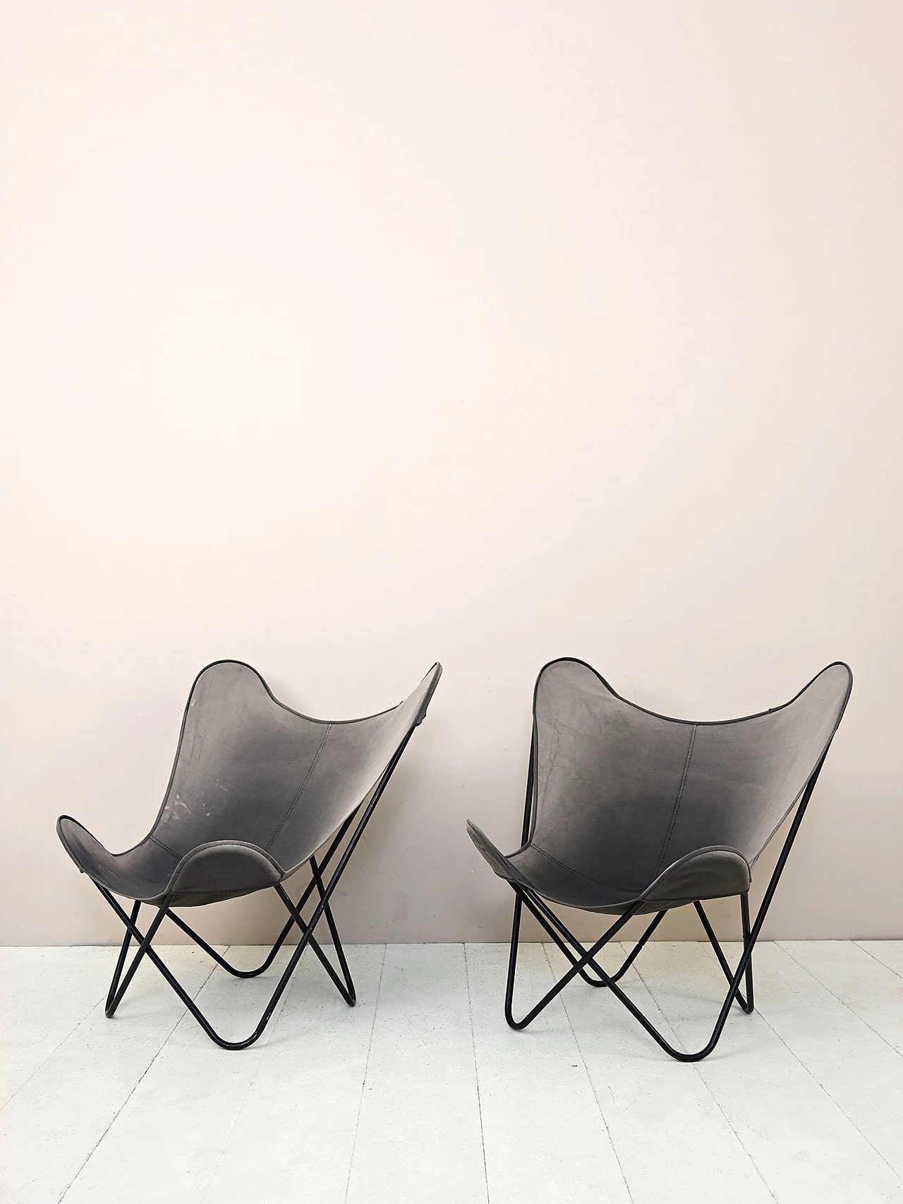 Coppia di sedie scandinave in metallo nero e tessuto, anni '70 5