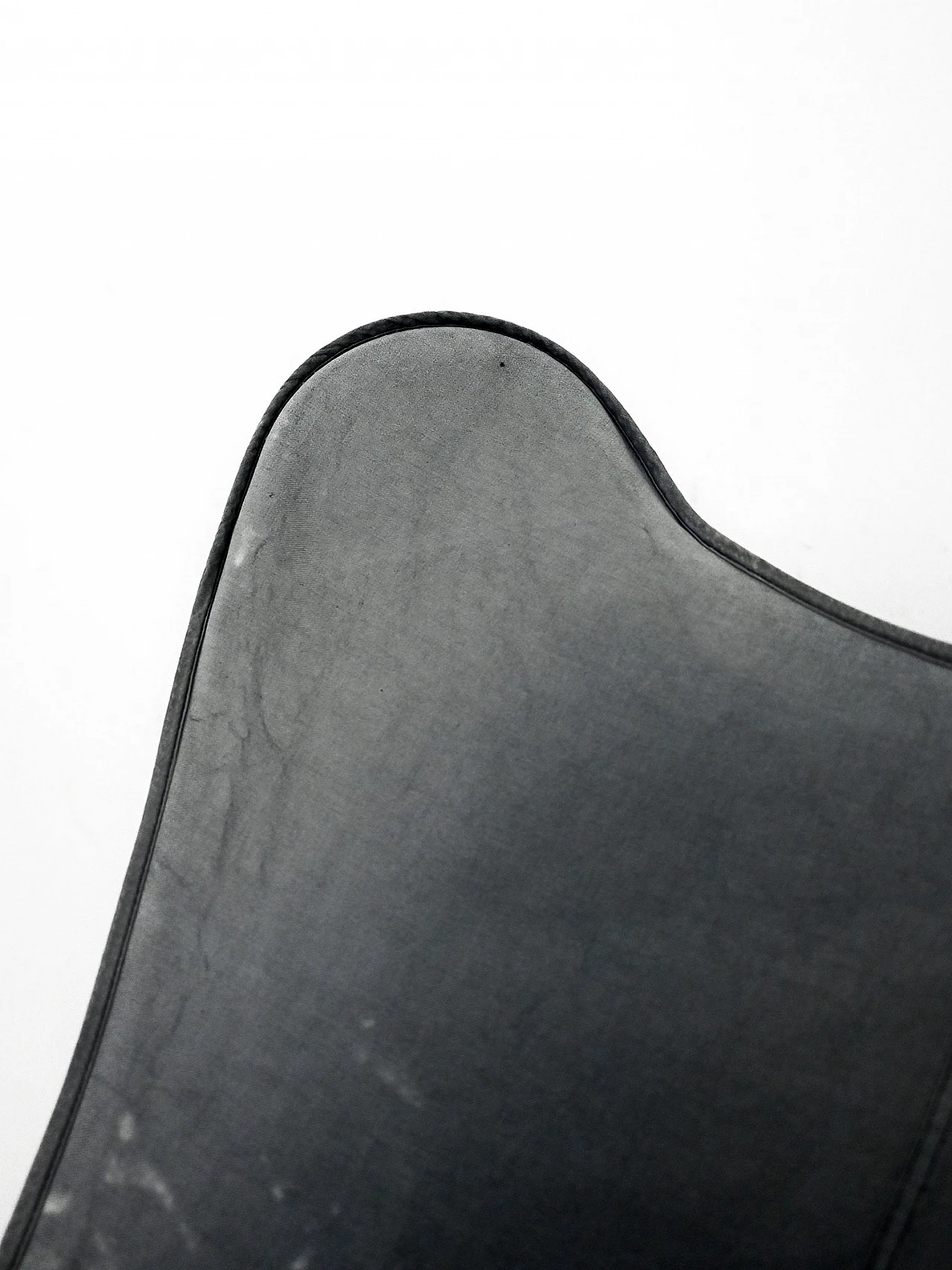Coppia di sedie scandinave in metallo nero e tessuto, anni '70 6