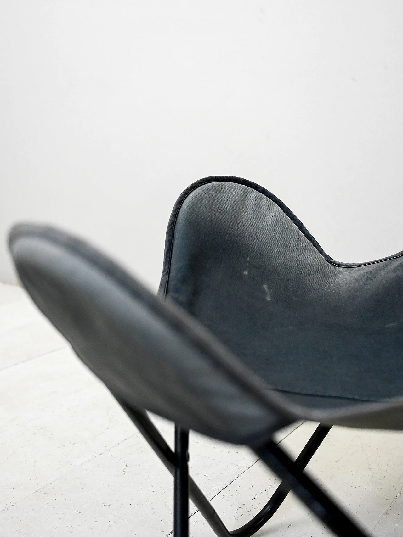 Coppia di sedie scandinave in metallo nero e tessuto, anni '70 8