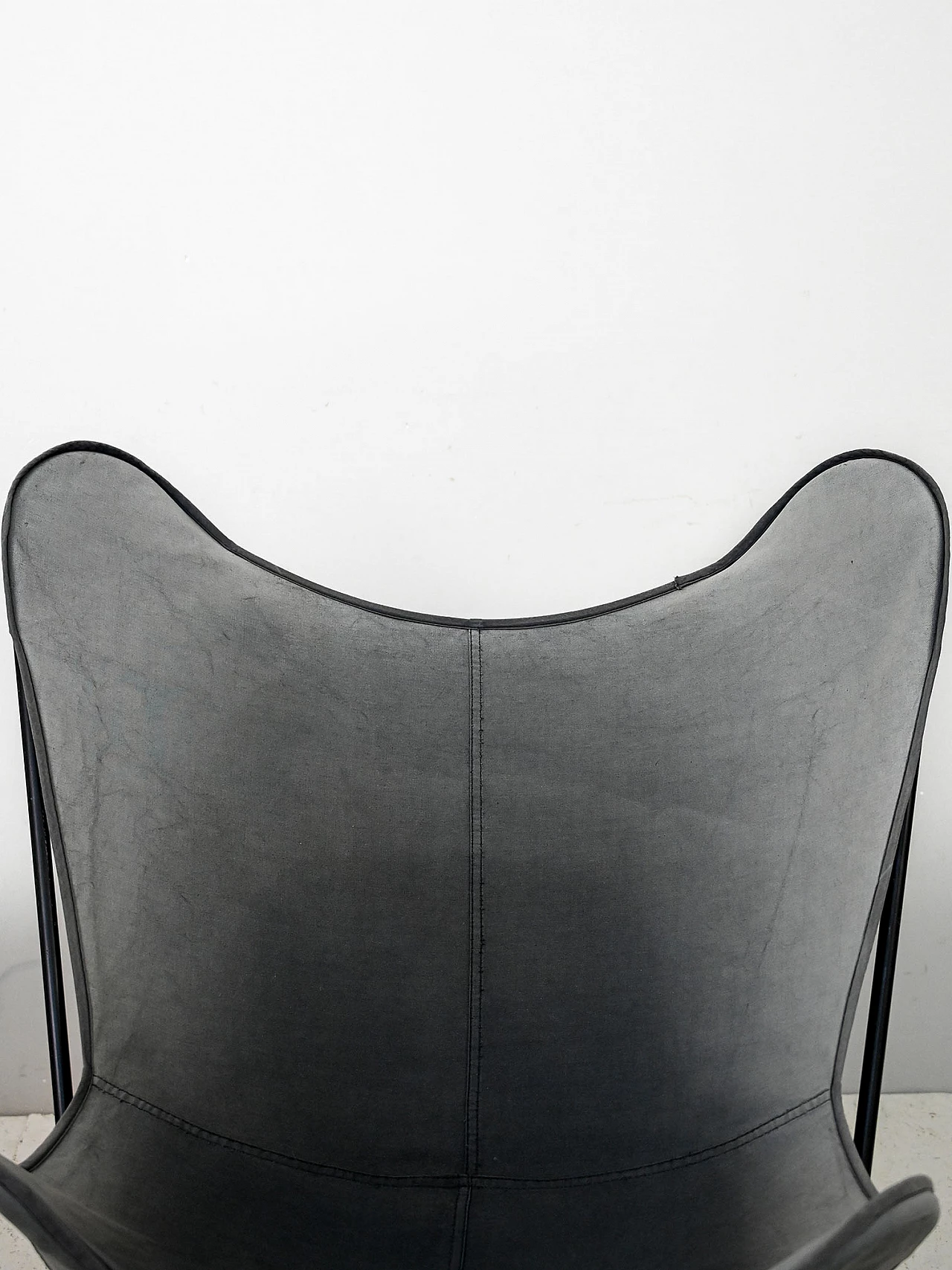 Coppia di sedie scandinave in metallo nero e tessuto, anni '70 12