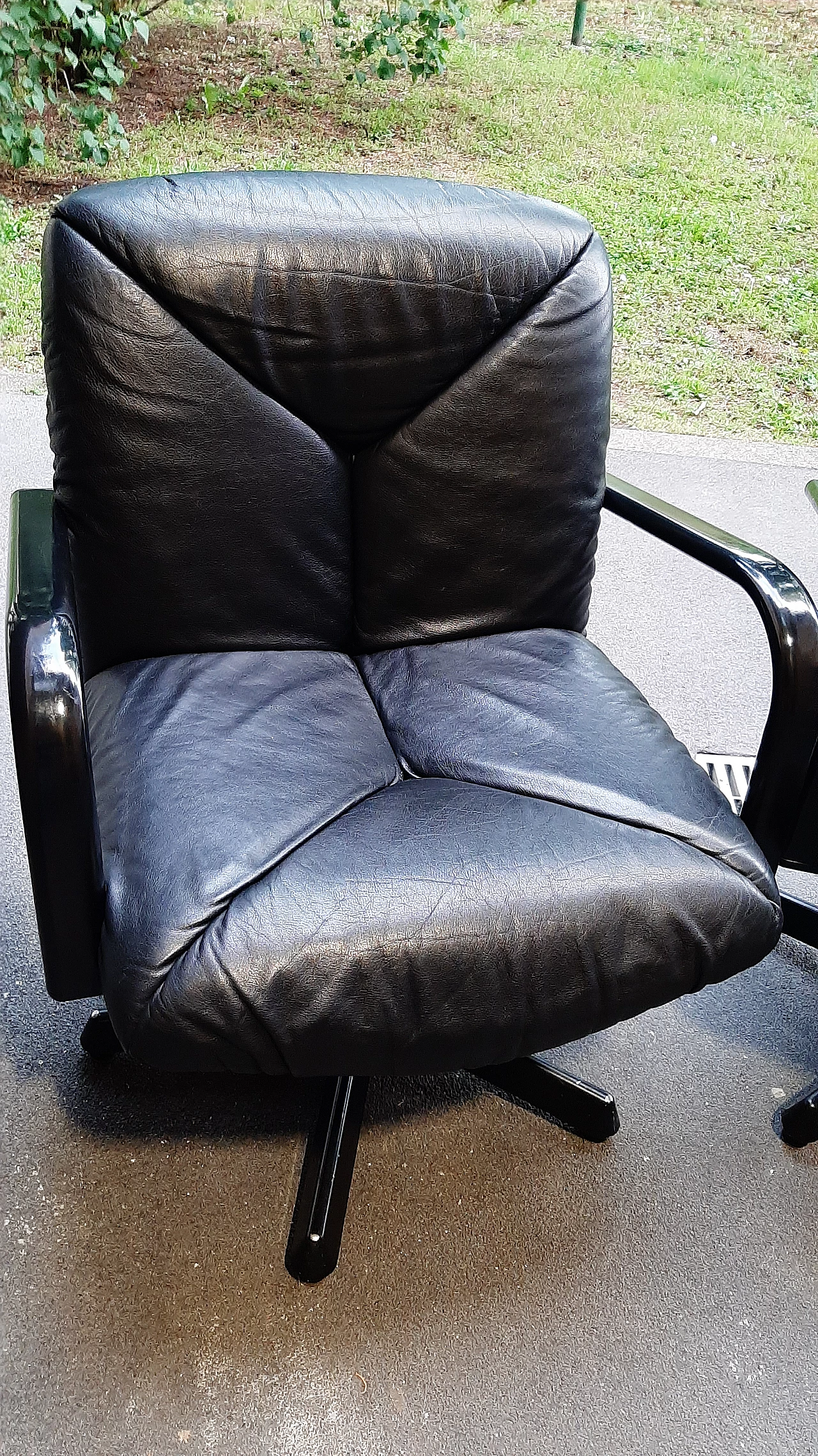 Pair of armchairs by Vico Magistretti for ICF De Padova, 1970s 2