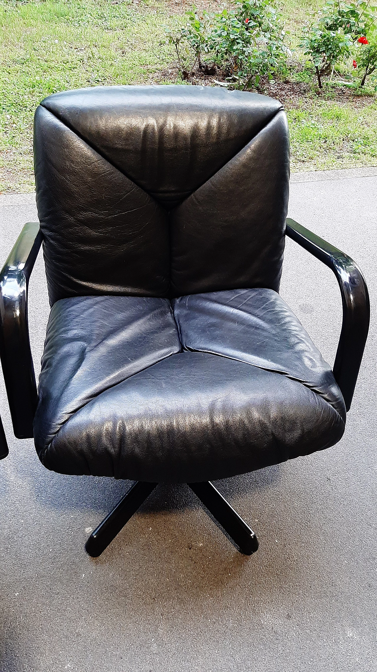 Pair of armchairs by Vico Magistretti for ICF De Padova, 1970s 3