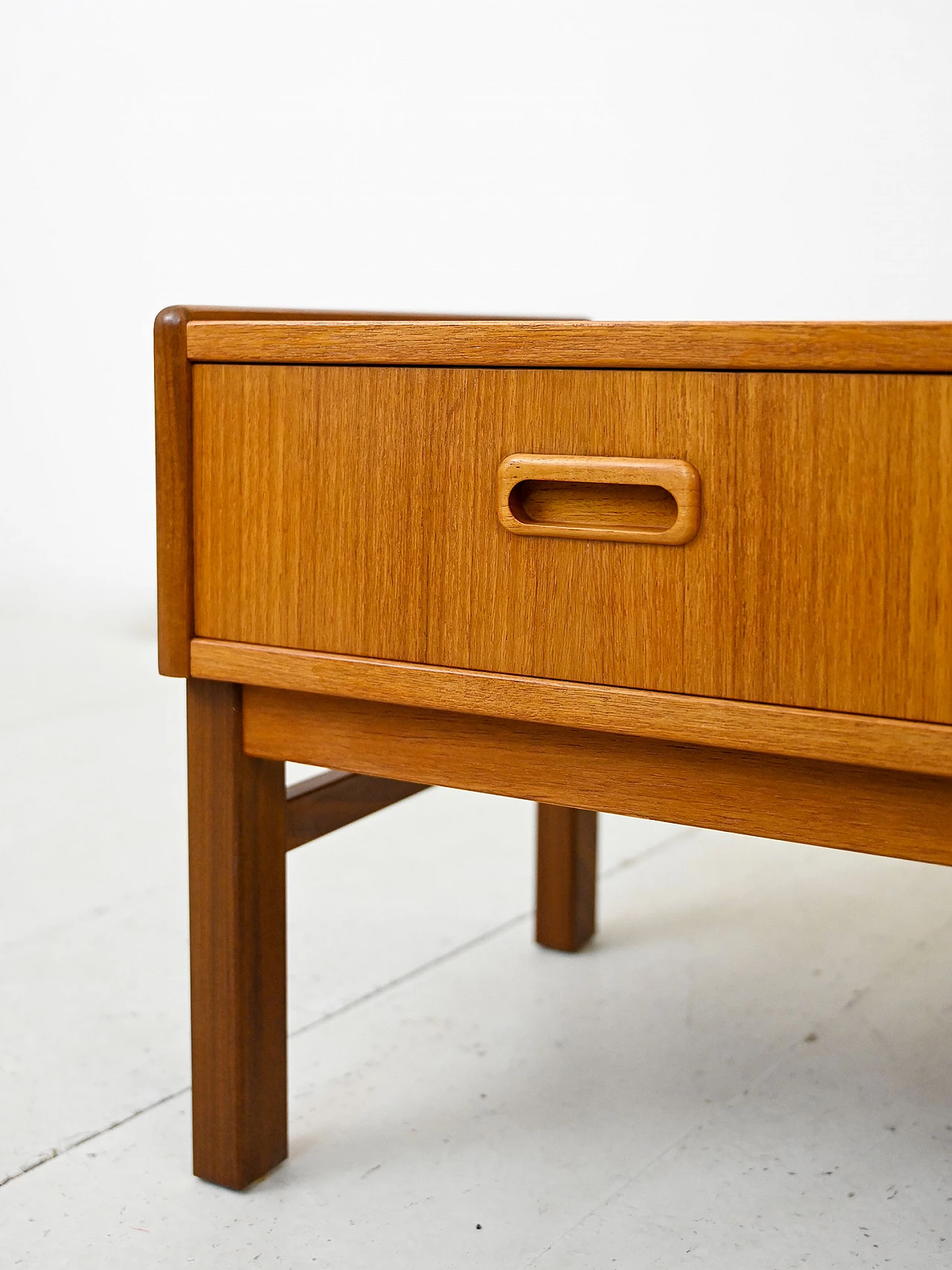 Mobile porta tv in teak, anni '60 9