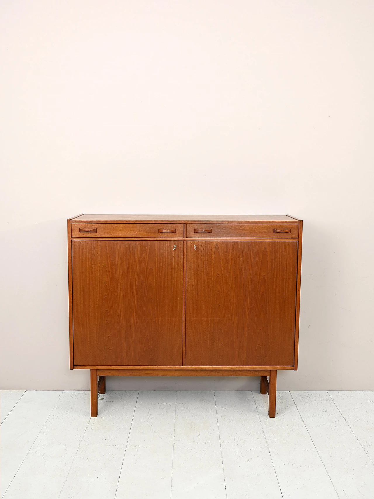 Credenza vintage scandinava con cassetti, anni ‘60 1