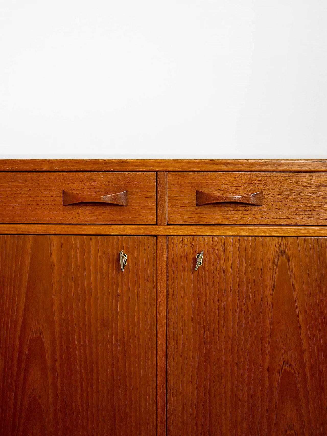 Credenza vintage scandinava con cassetti, anni ‘60 8