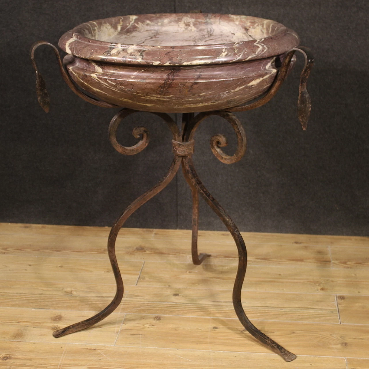 Marble planter with wrought and chiselled iron tripod, 1940s 2