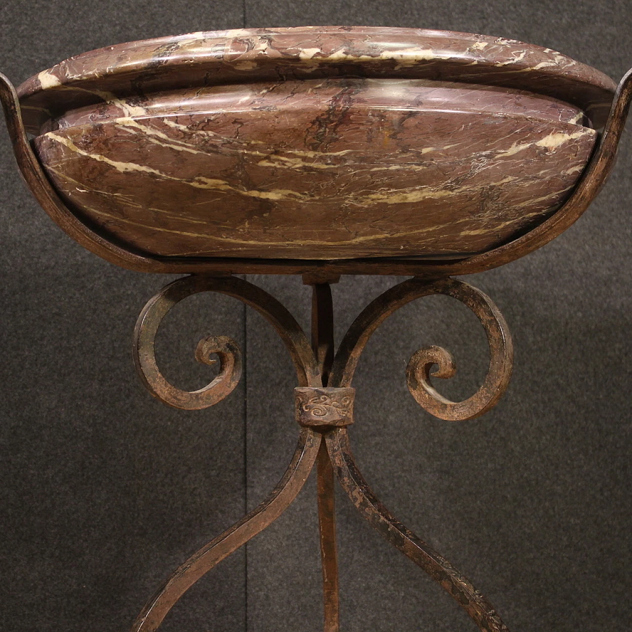 Marble planter with wrought and chiselled iron tripod, 1940s 4