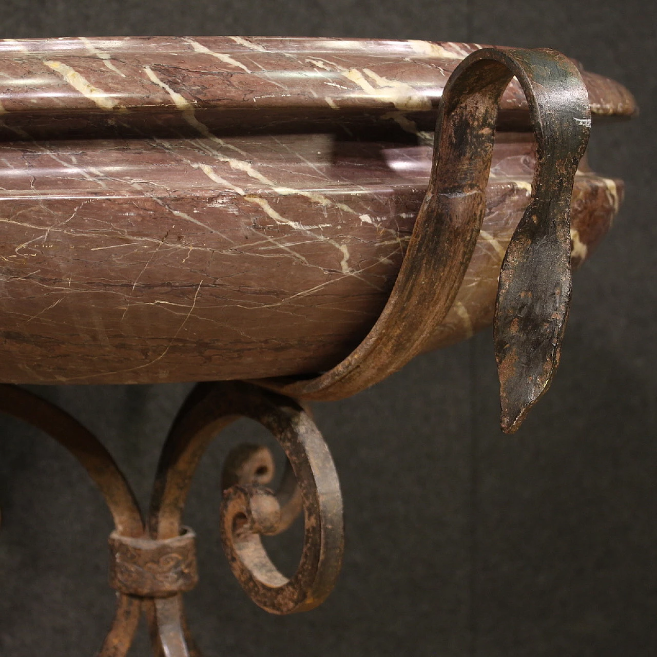 Marble planter with wrought and chiselled iron tripod, 1940s 6