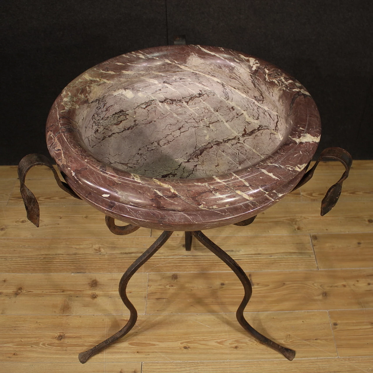 Marble planter with wrought and chiselled iron tripod, 1940s 8