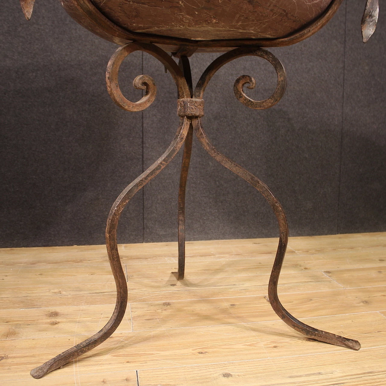 Marble planter with wrought and chiselled iron tripod, 1940s 12