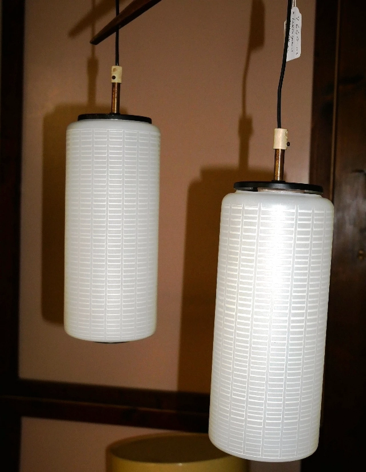 Lampadario con struttura in teak e diffusori cilindrici in vetro lattimo, anni '60 7