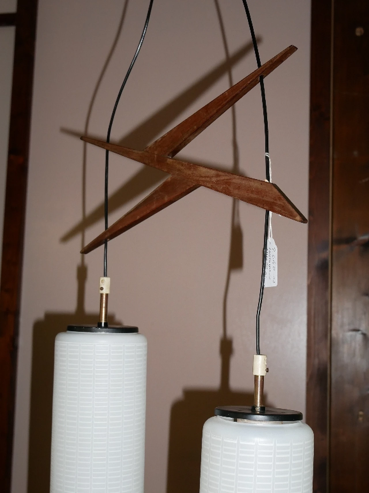 Lampadario con struttura in teak e diffusori cilindrici in vetro lattimo, anni '60 8