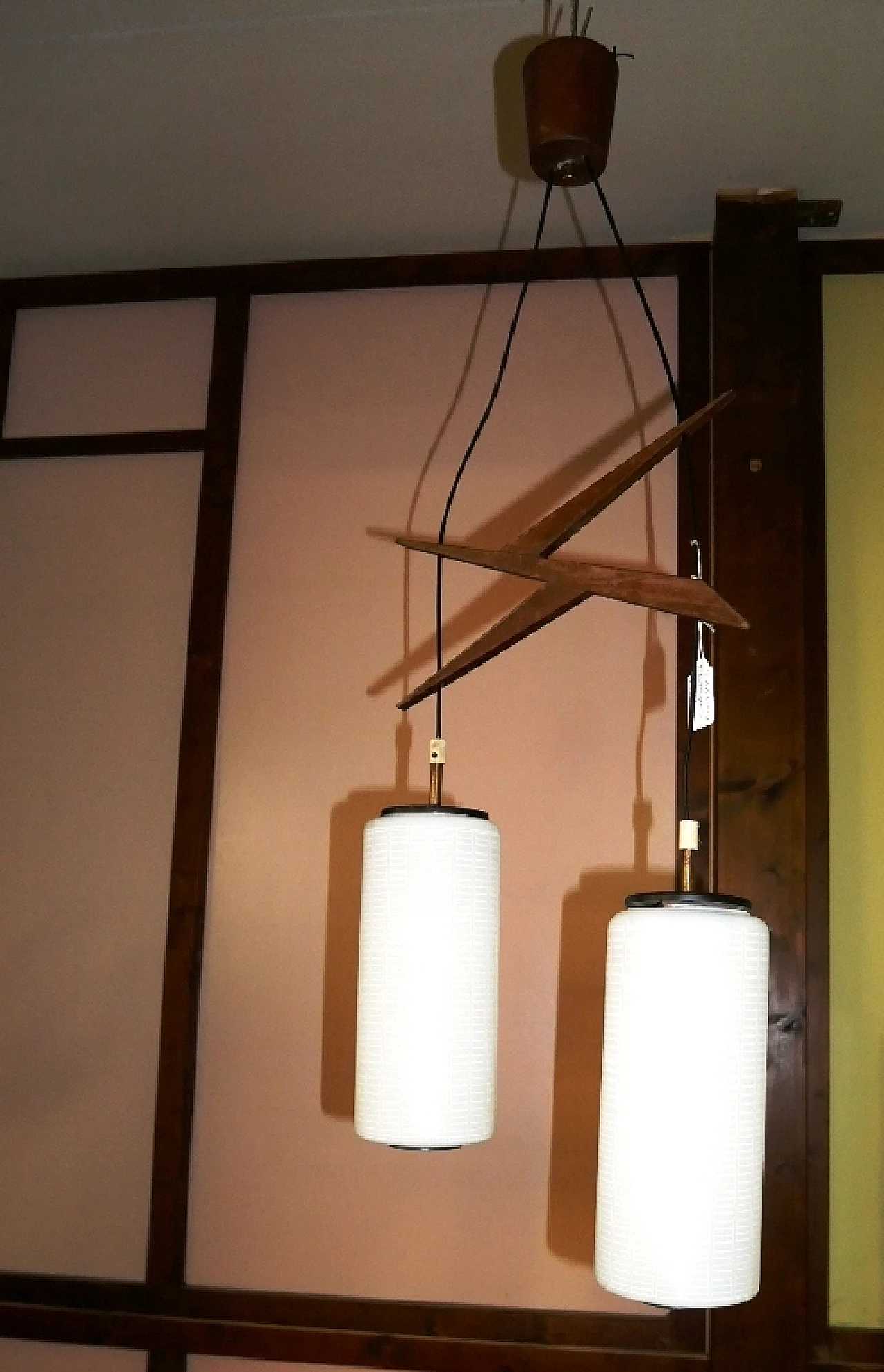 Lampadario con struttura in teak e diffusori cilindrici in vetro lattimo, anni '60 12