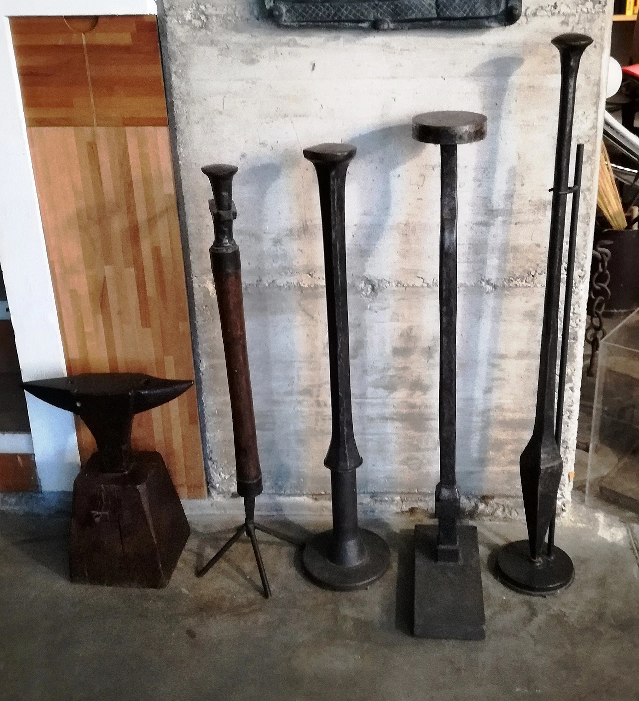 4 Iron master blacksmith anvils, 1940s 23
