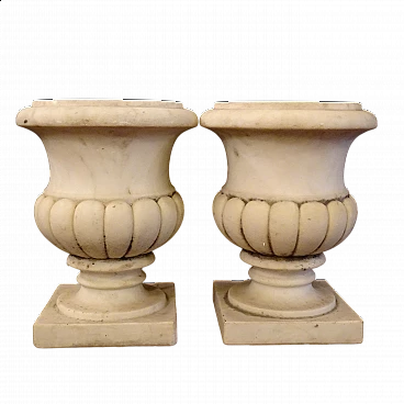 Pair of white Carrara marble vases, early 20th century