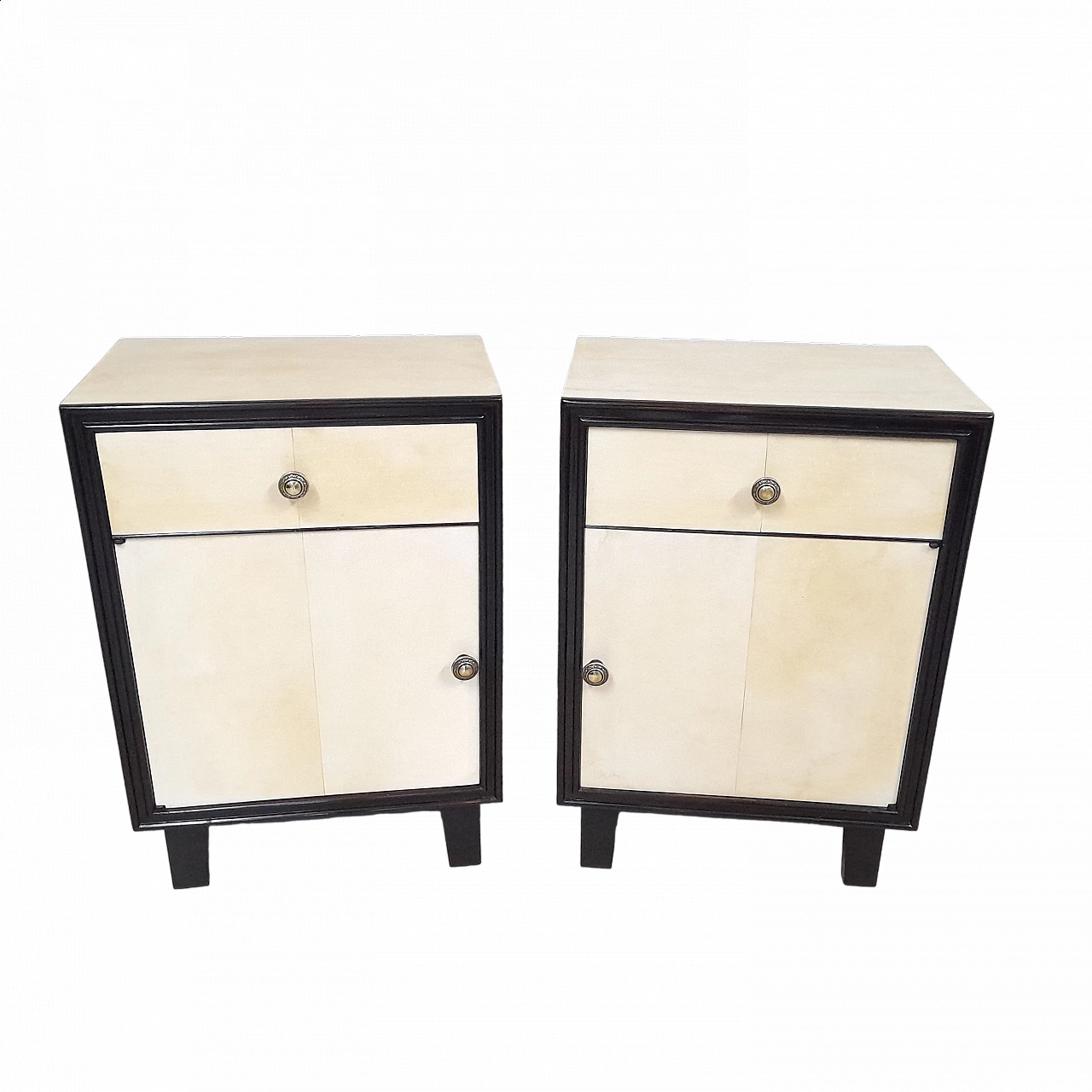 Coppia di comodini Art Deco rivestiti in pergamena con profili in legno laccato nero, anni '30 13