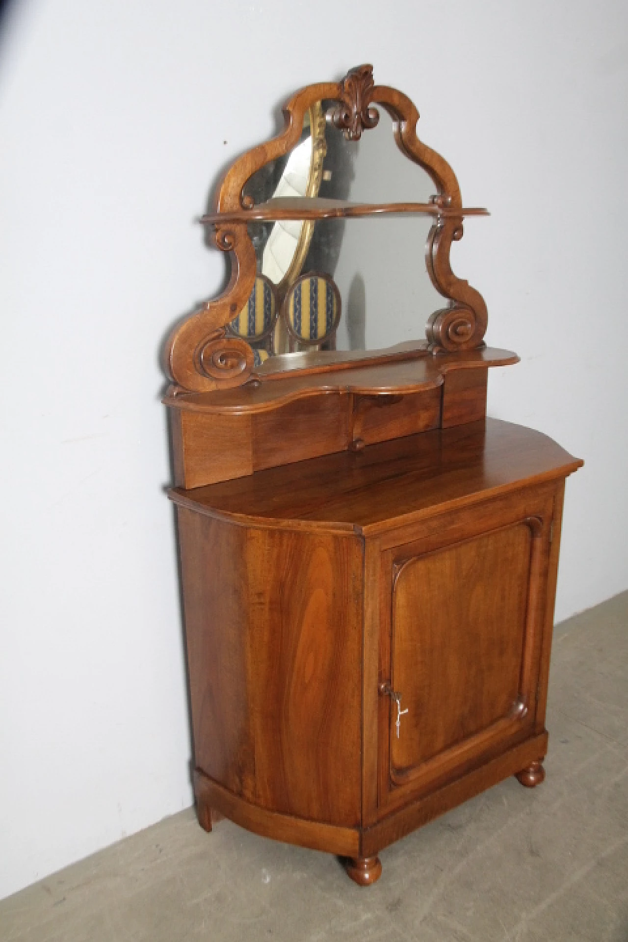 Solid walnut Louis Philippe sideboard with riser and rounded mirror, mid-19th century 7