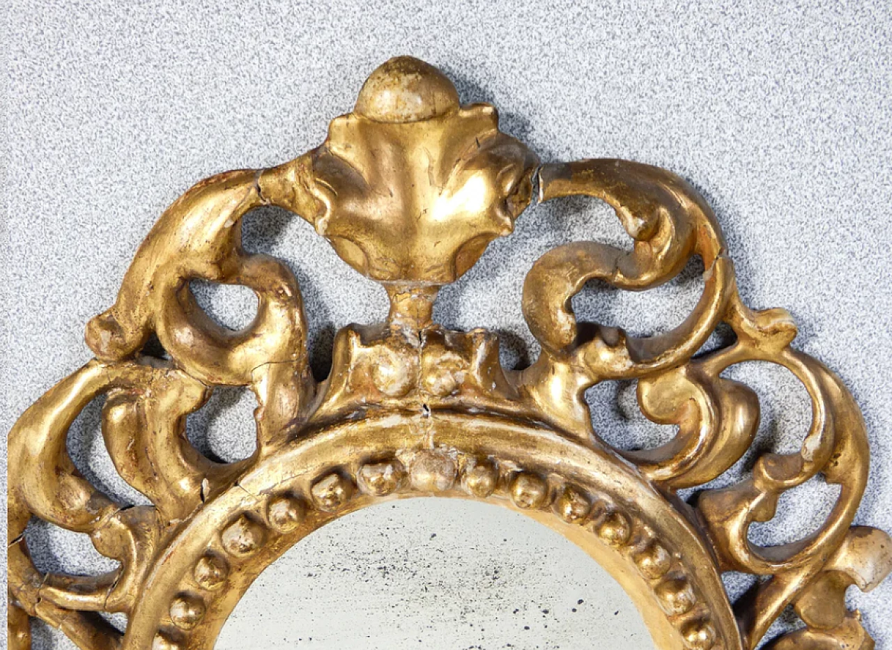 Carved wooden mirror gilded with gold leaf, 18th century 6