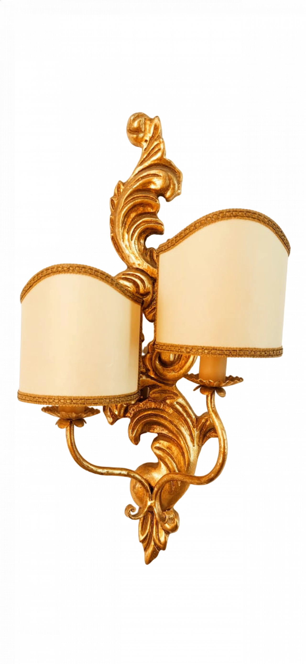 Single gold-leafed wooden wall sconce with parchment lampshades, late 20th century 9