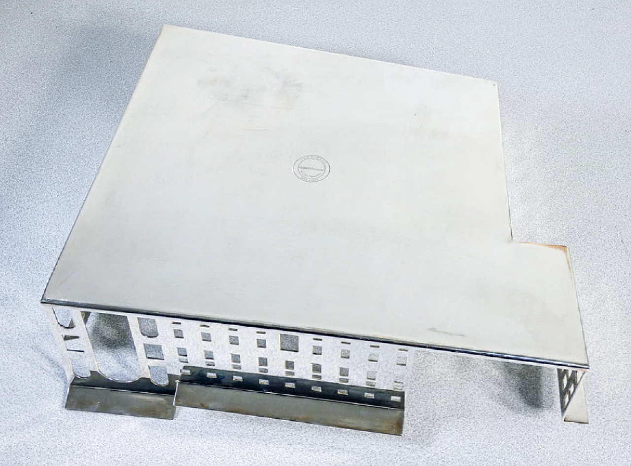 Piazza Scala di Milano, scultura in acciaio di F. Novembre per Driade, fine '900 7