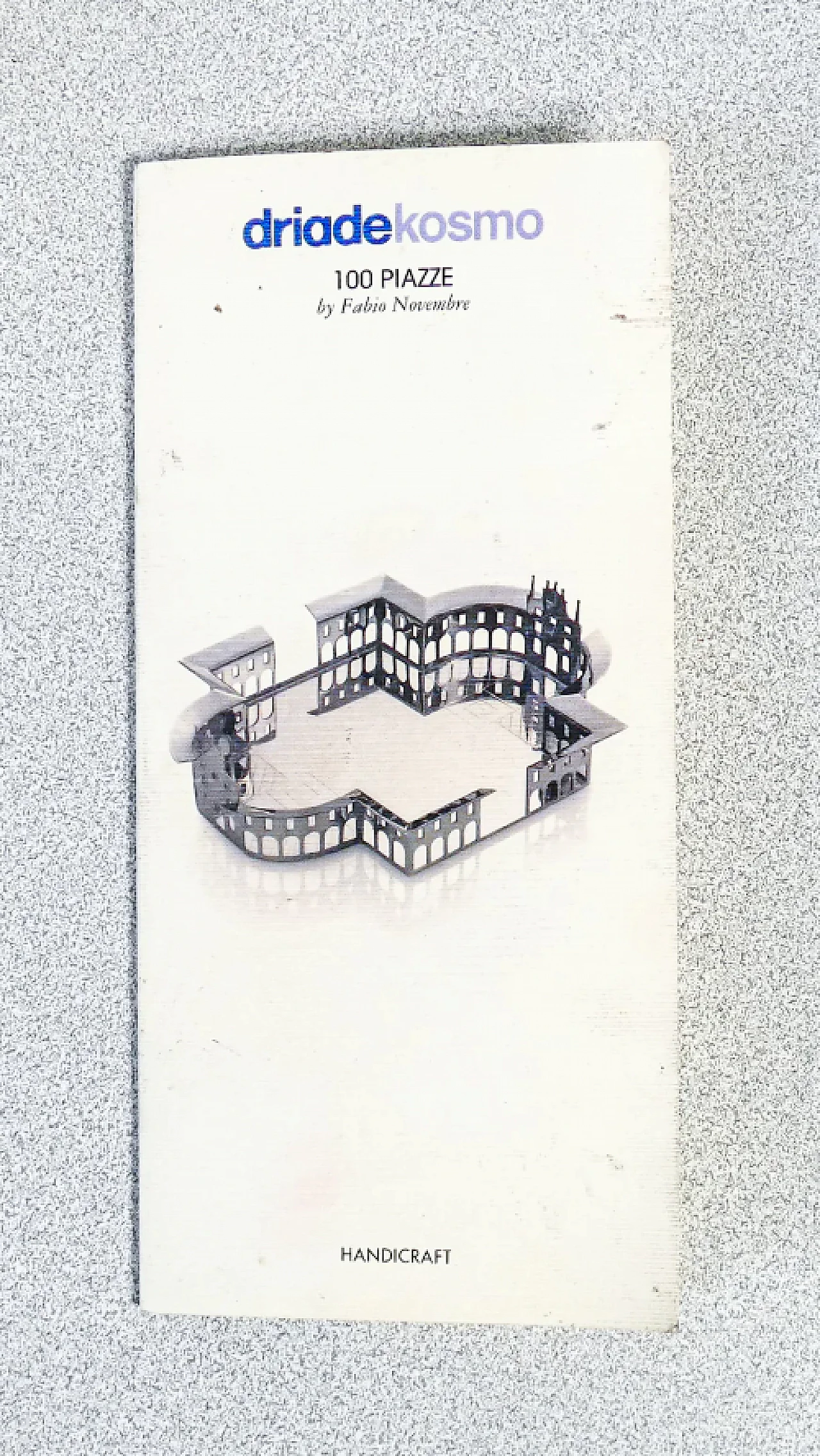 Piazza Scala di Milano, scultura in acciaio di F. Novembre per Driade, fine '900 8