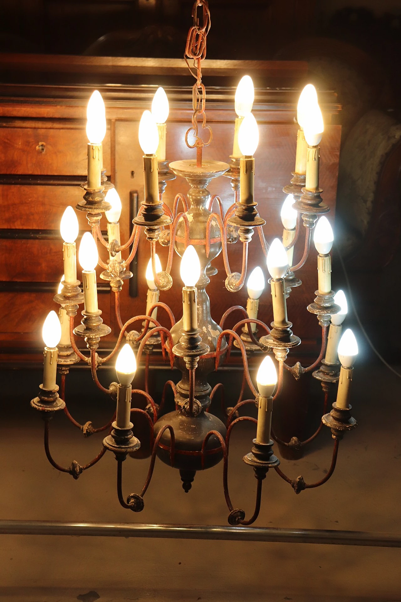 Twenty-four-light wood and iron chandelier, early 20th century 2