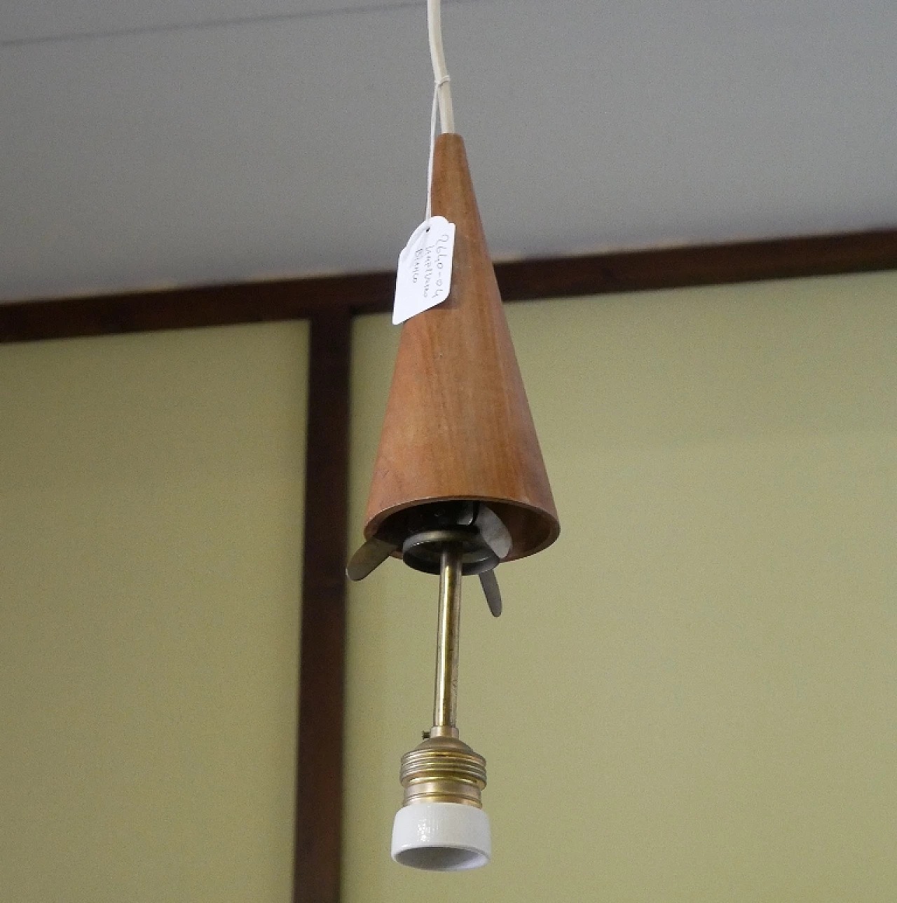 Lampadario in vetro bianco lattimo ovale con decoro conico in teak, anni '60 7