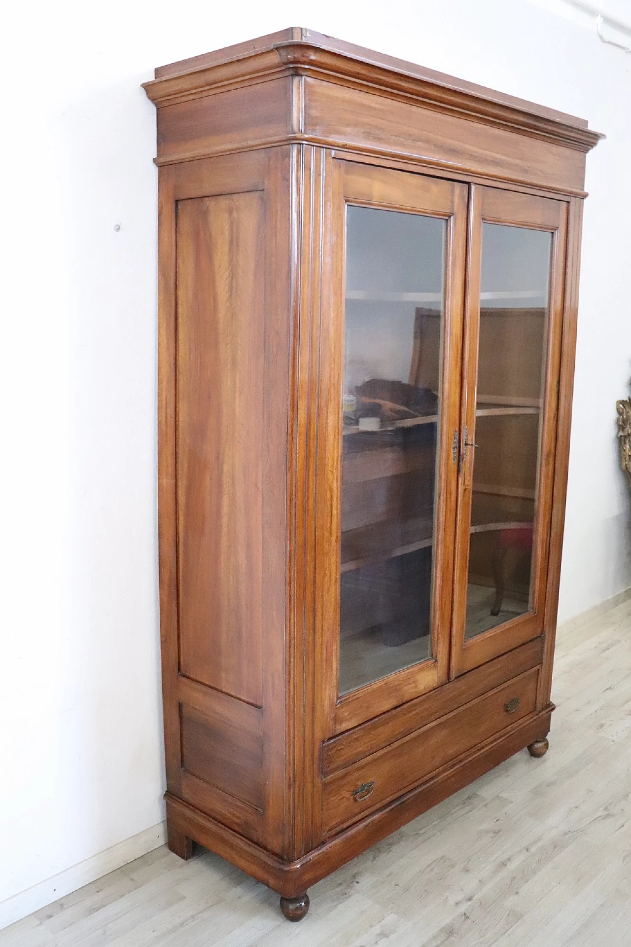 Walnut bookcase with display case, second half of the 19th century 4