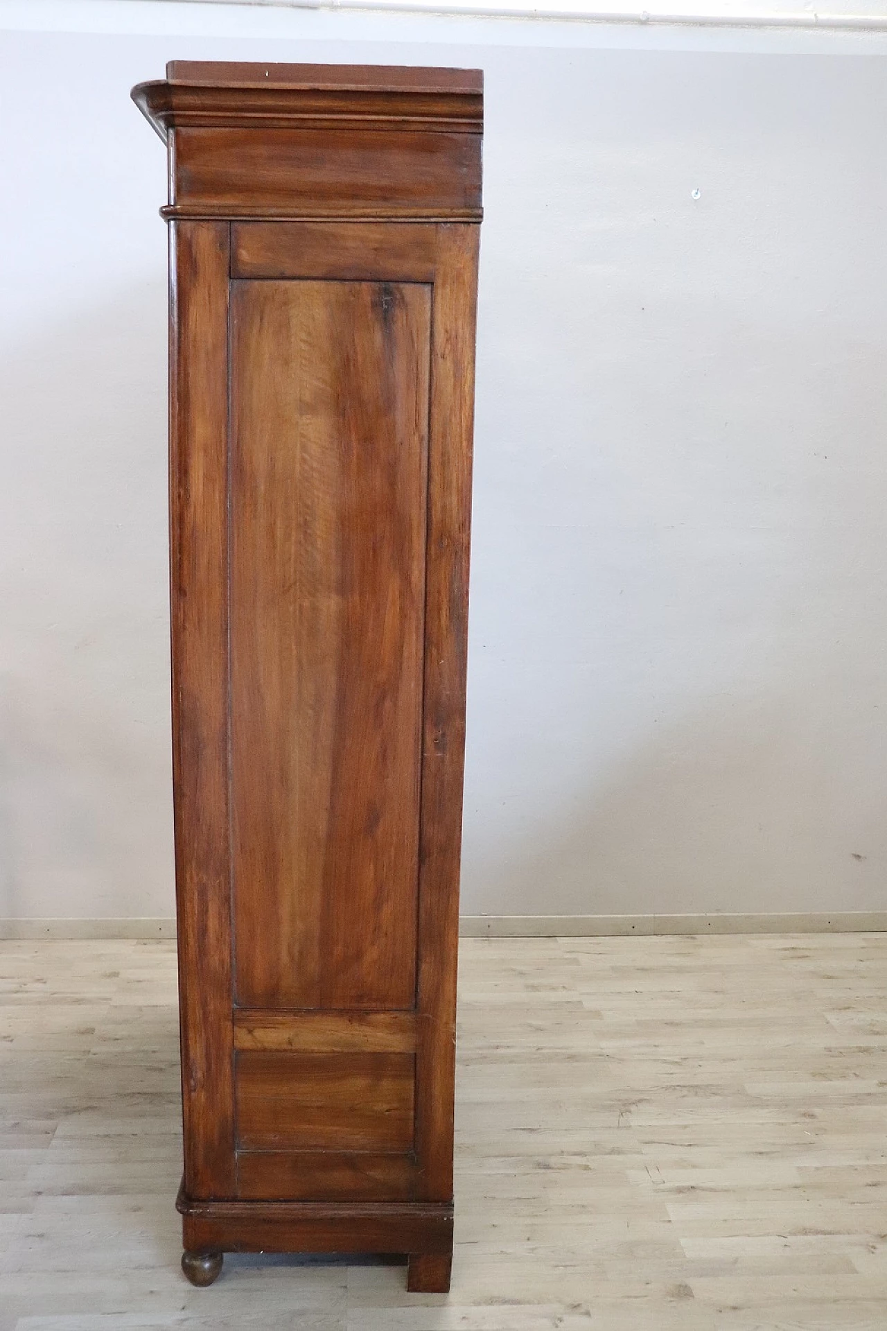 Walnut bookcase with display case, second half of the 19th century 9