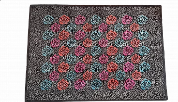 Tappeto con rose colorate di Ottavio Missoni per T&J Vestor, anni '80