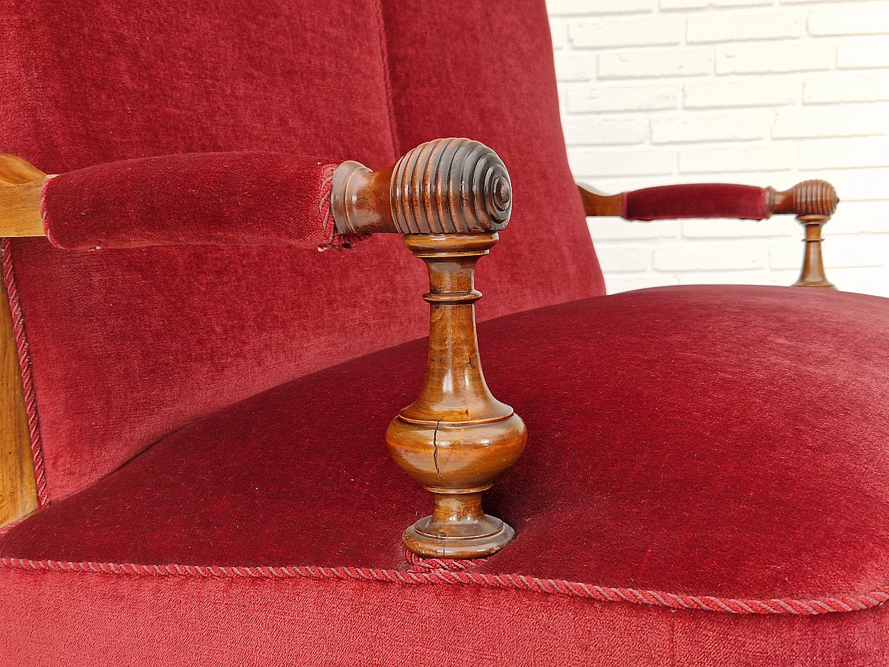 Divano danese a due posti in teak, faggio e velluto rosso, anni '50 3