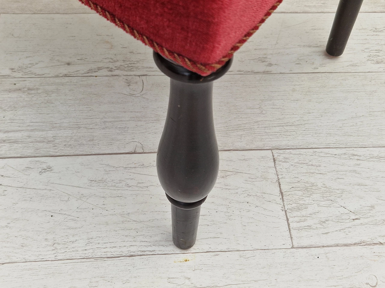 4 Sedie danesi in quercia con rivestimento in velluto rosso ciliegia, anni '50 7